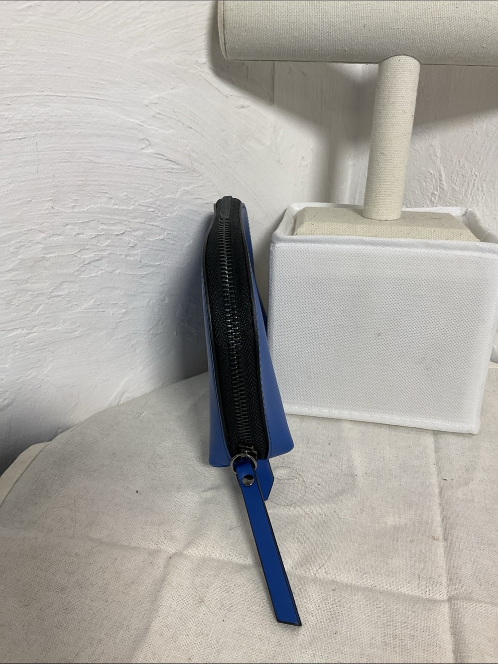 Kenneth Cole New York Blue Leather Made in Italy Toiletry Clutch - Picture 5 of 8